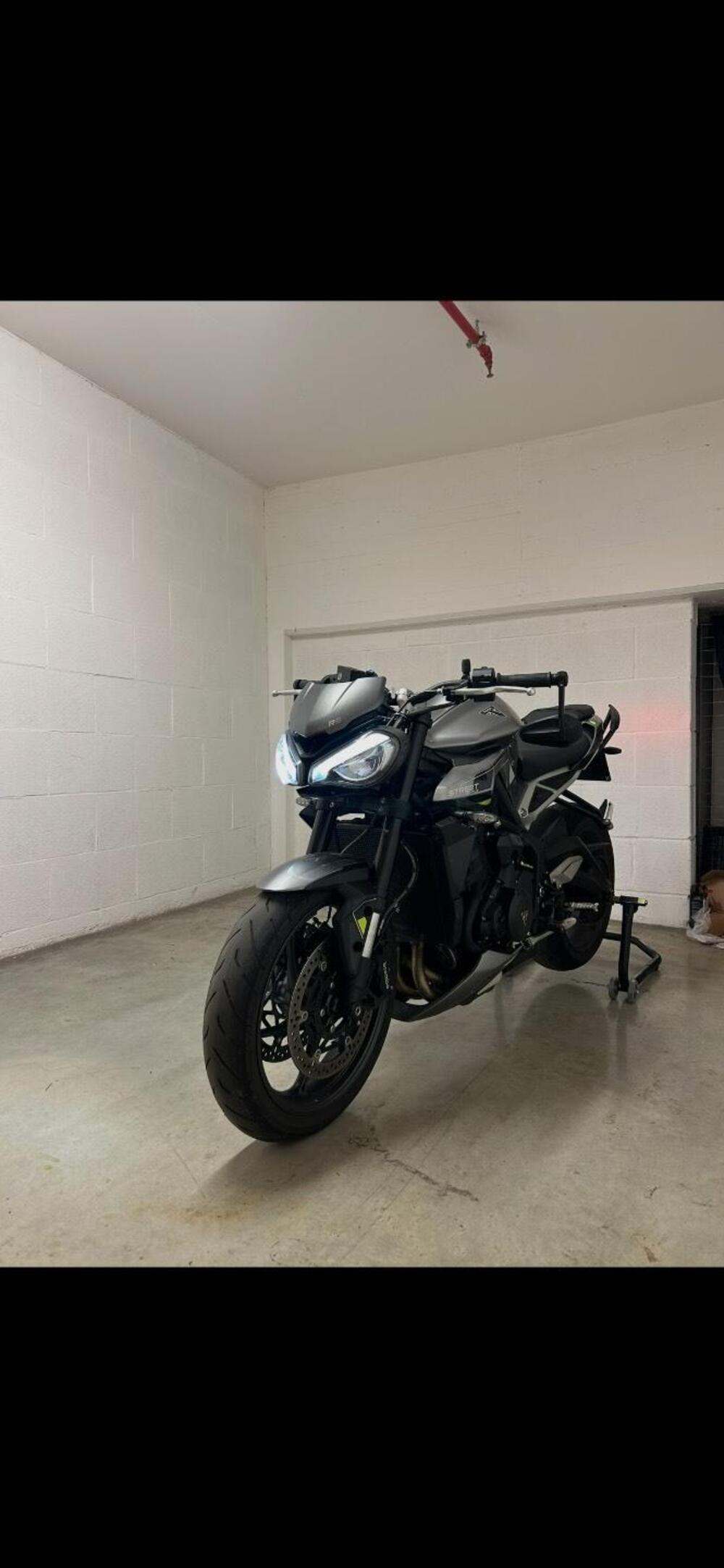 Triumph Street Triple 765 R (2023 - 26) (2)