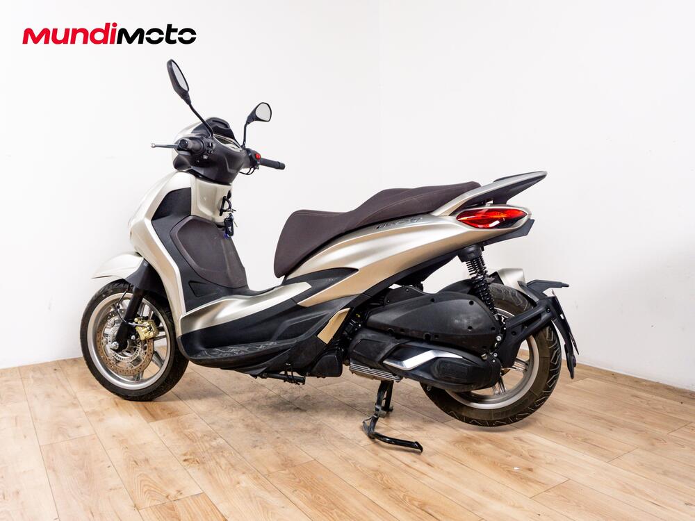 Piaggio Beverly 300 Hpe (2021) (7)