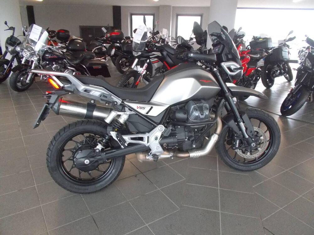 Moto Guzzi V85 Strada (2024 - 26) (2)