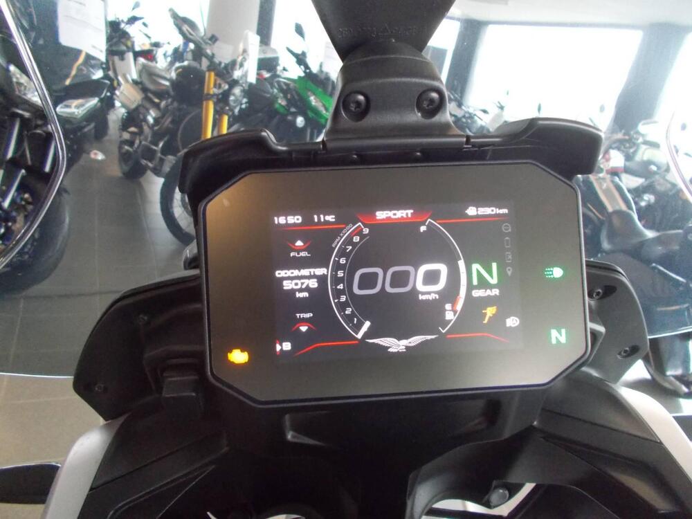 Moto Guzzi V85 Strada (2024 - 26) (5)