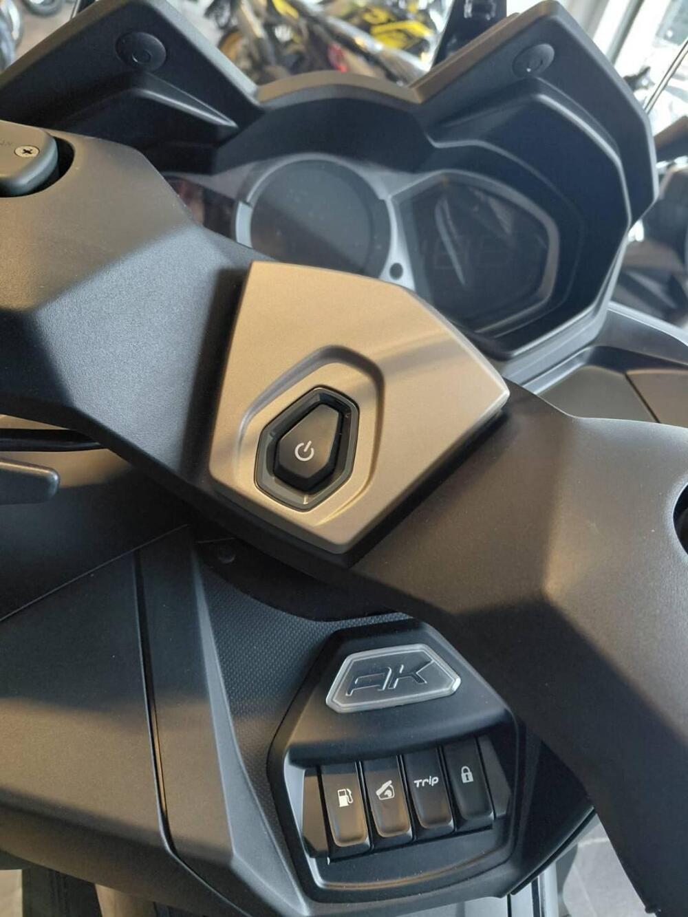 Kymco AK 575 Premium (2025 - 26) (5)