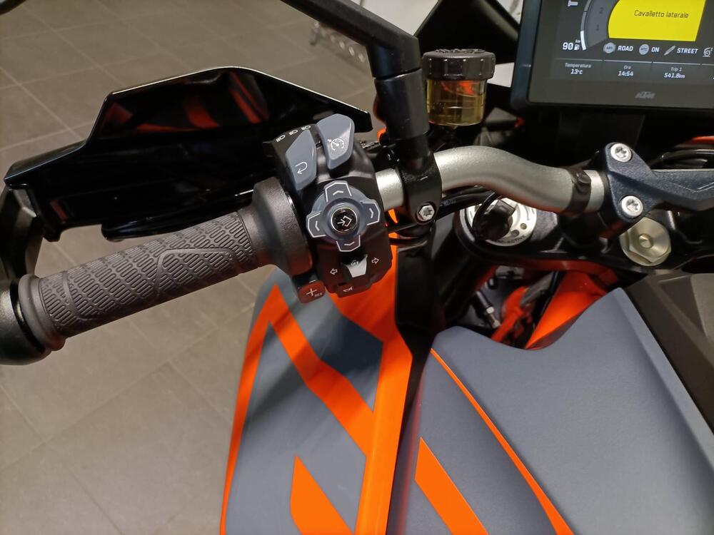 KTM 1290 Super Duke GT (2022 - 25) (6)