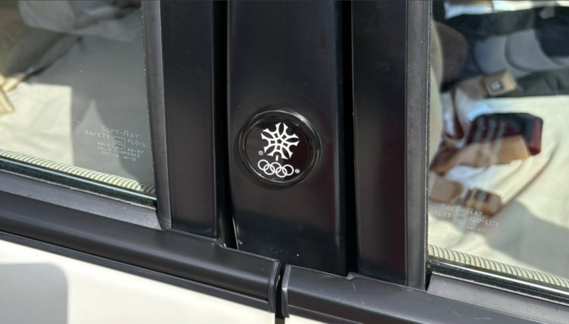 Particolare della Pontiac 6000 LE dedicata ai Giochi di Calgary 1988