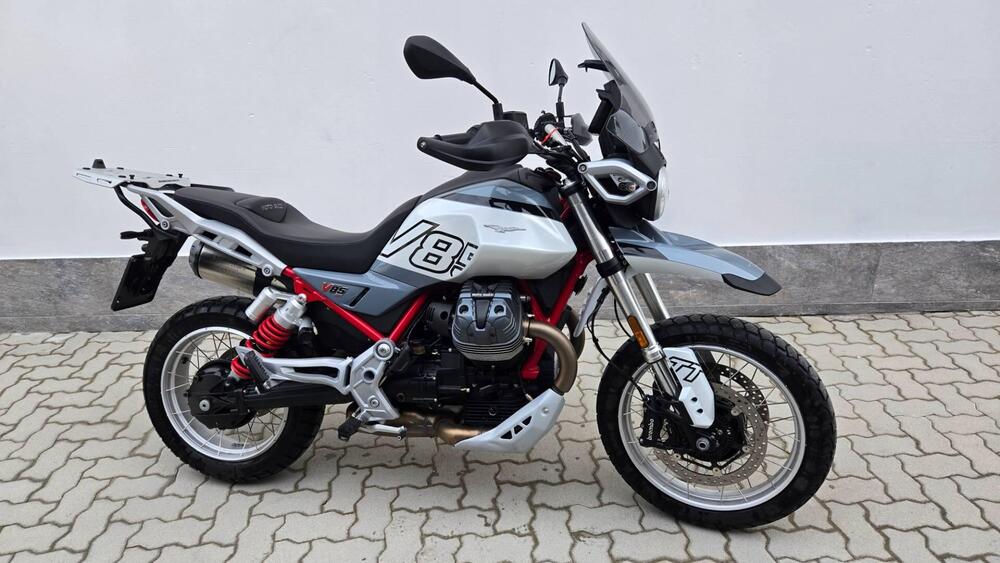 Moto Guzzi V85 TT (2024 - 26) (3)