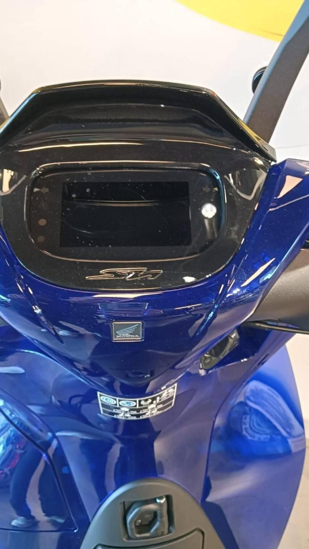 Honda SH 125 Vetro (2026) (9)