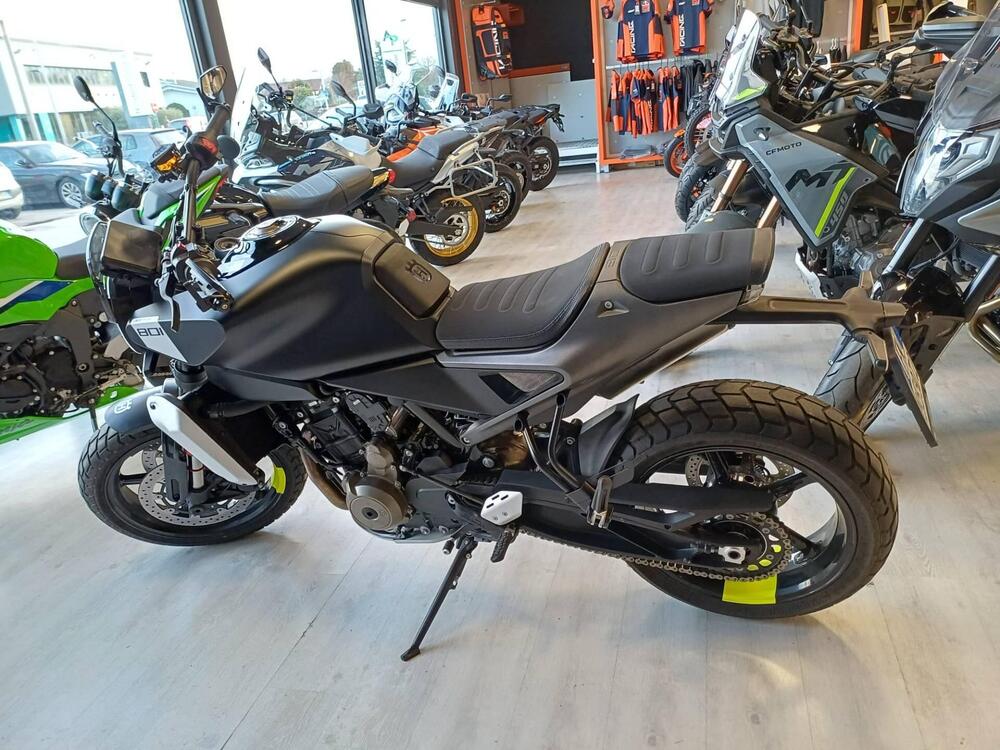 Husqvarna Svartpilen 801 (2024 - 26) (2)