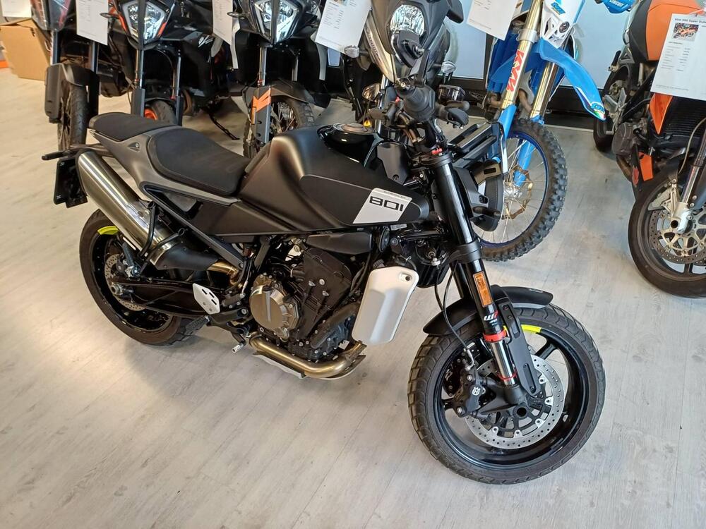 Husqvarna Svartpilen 801 (2024 - 26) (3)