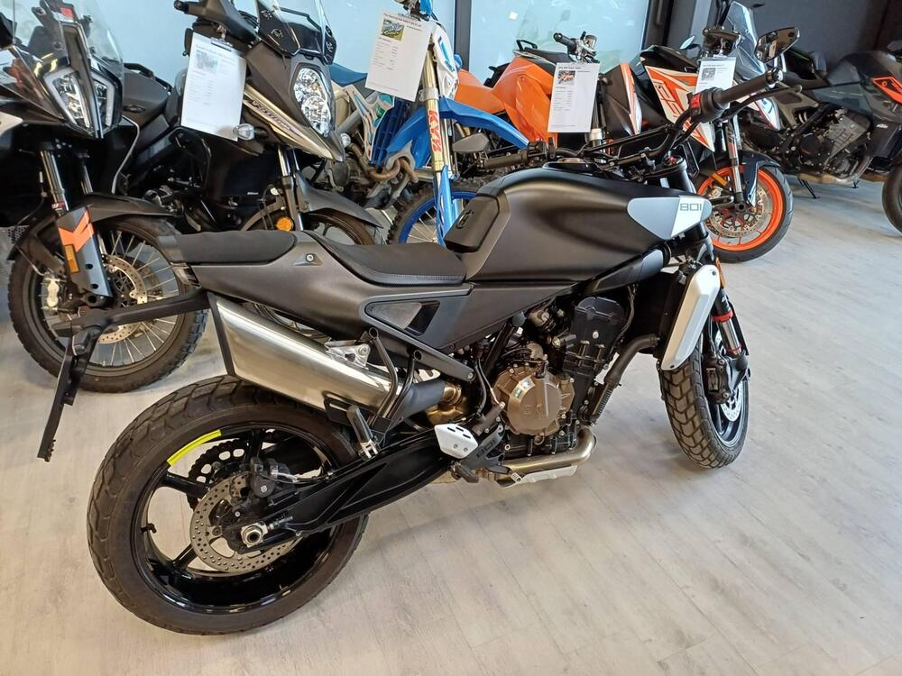 Husqvarna Svartpilen 801 (2024 - 26) (5)