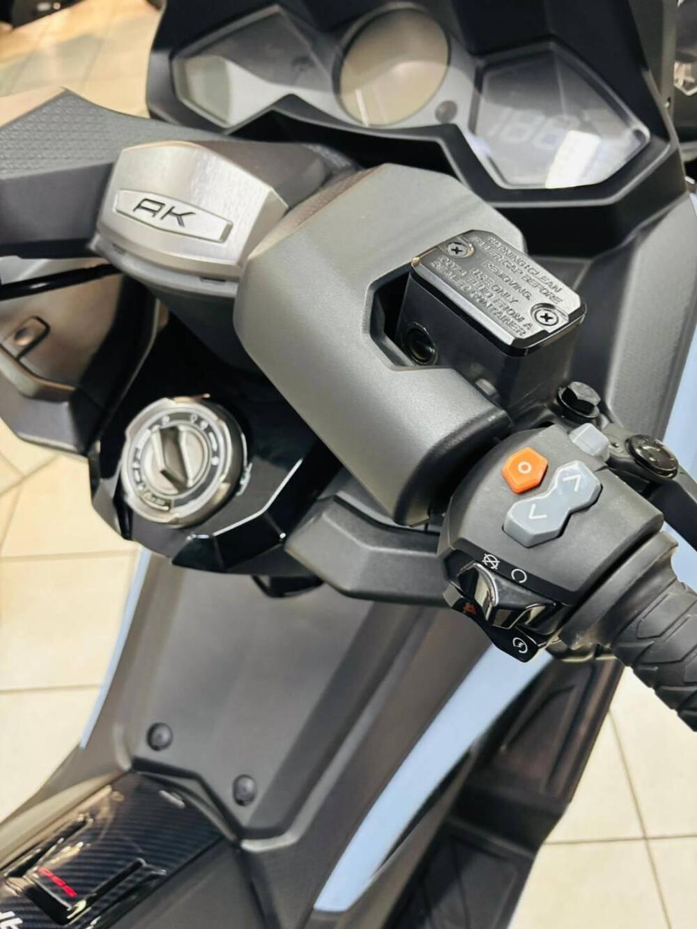 Kymco AK 550 ETS (2021 - 26) (6)
