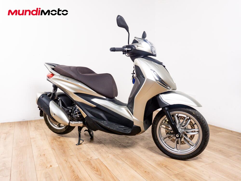 Piaggio Beverly 300 Hpe (2021) (2)
