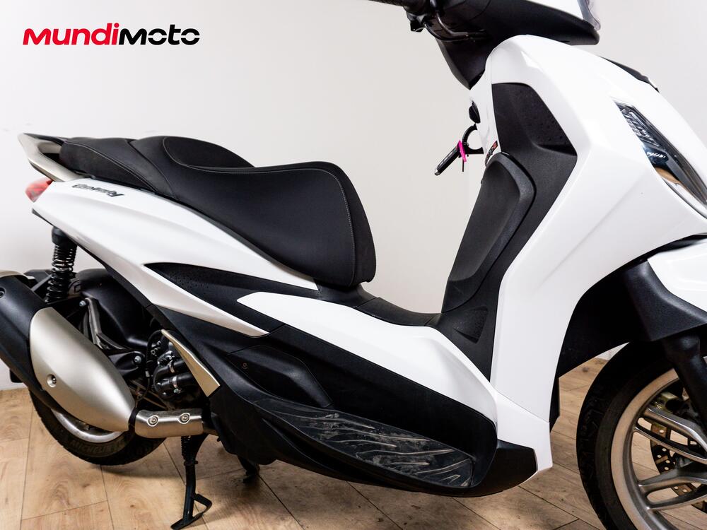 Piaggio Beverly 300 Hpe (2021) (5)