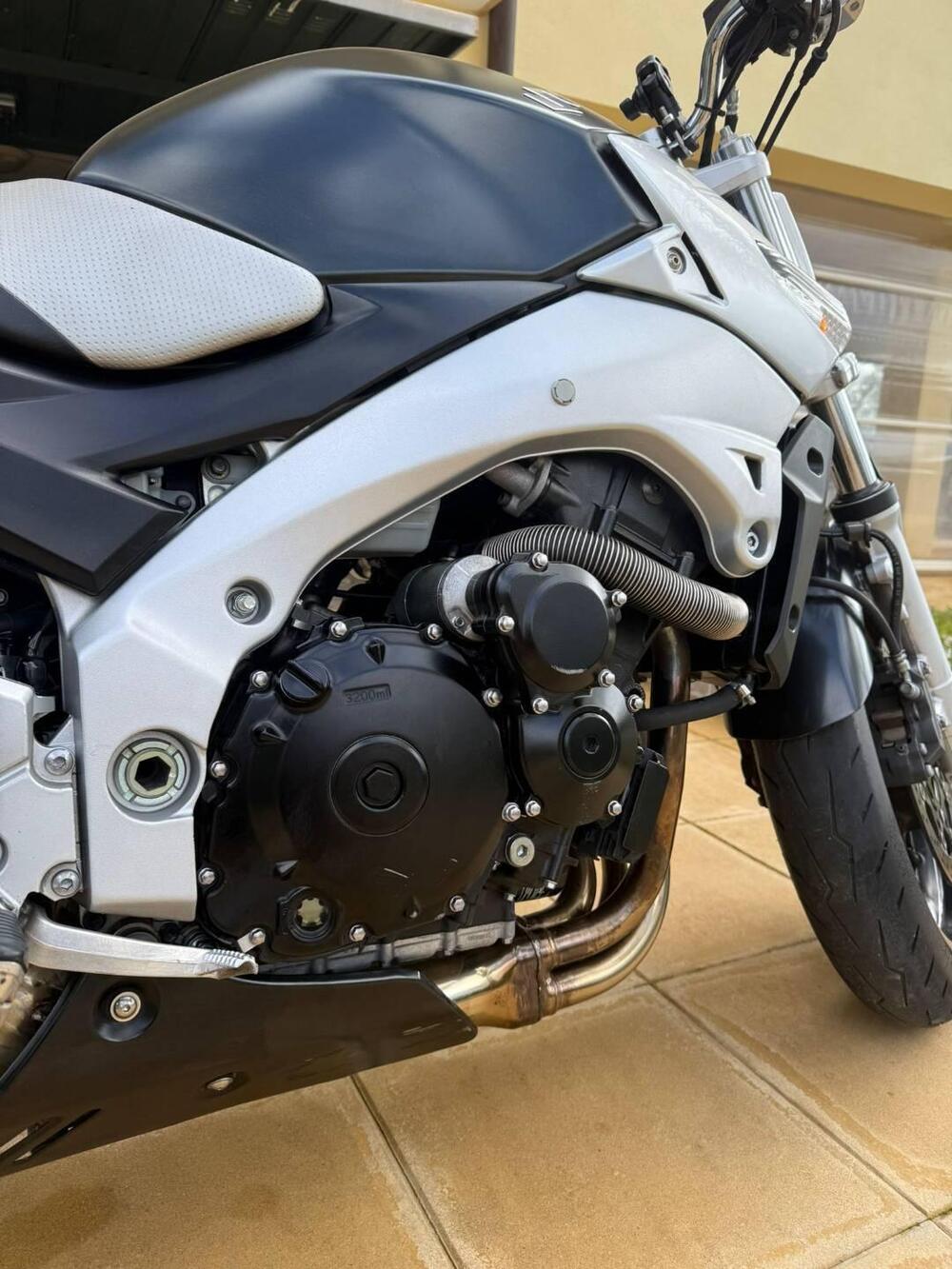 Suzuki GSR 600 (2006 - 11) (2)