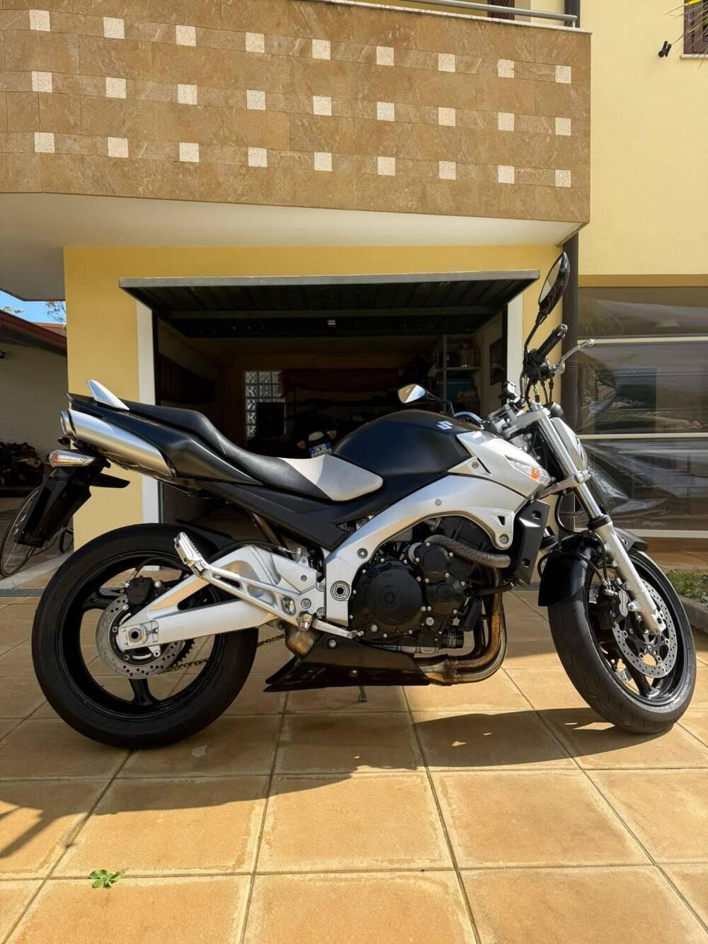 Suzuki GSR 600 (2006 - 11) (7)