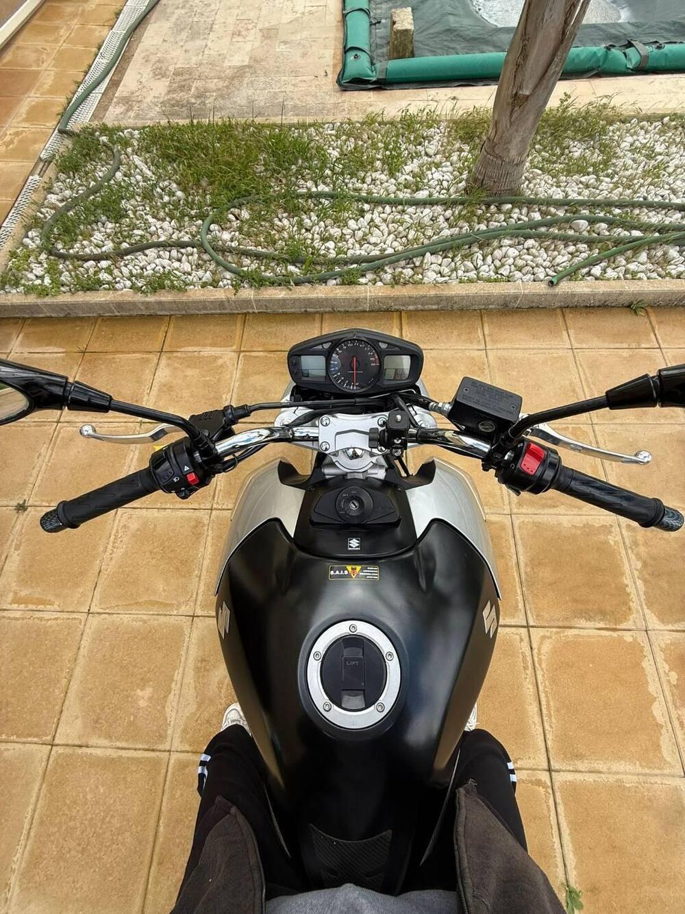 Suzuki GSR 600 (2006 - 11) (9)