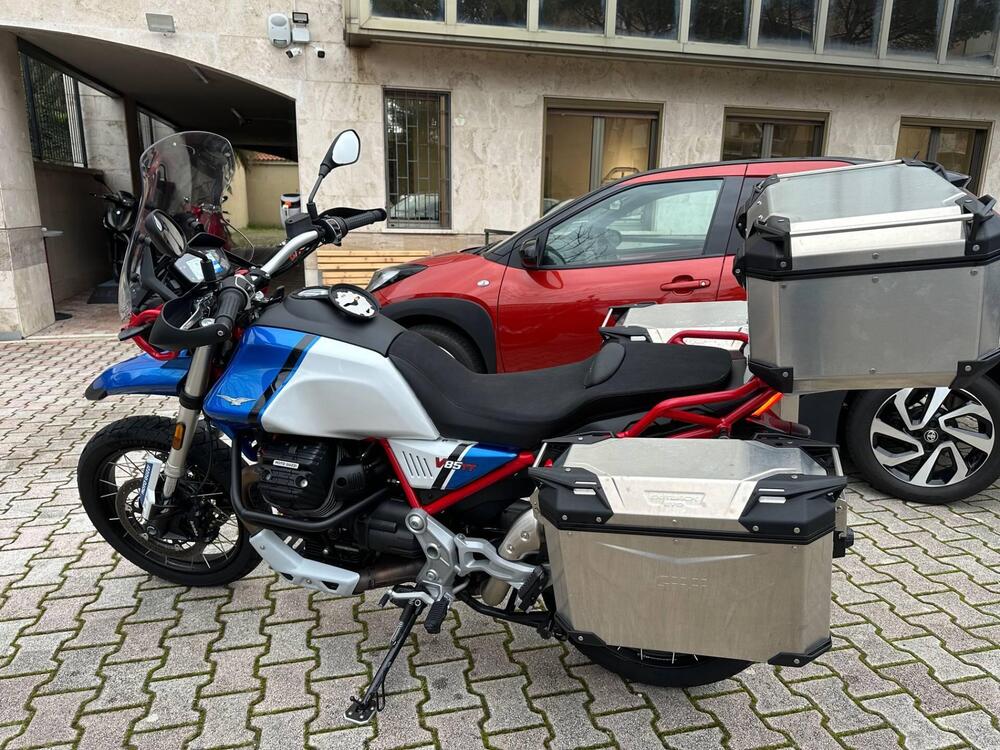 Moto Guzzi V85 TT (2021 - 23) (4)