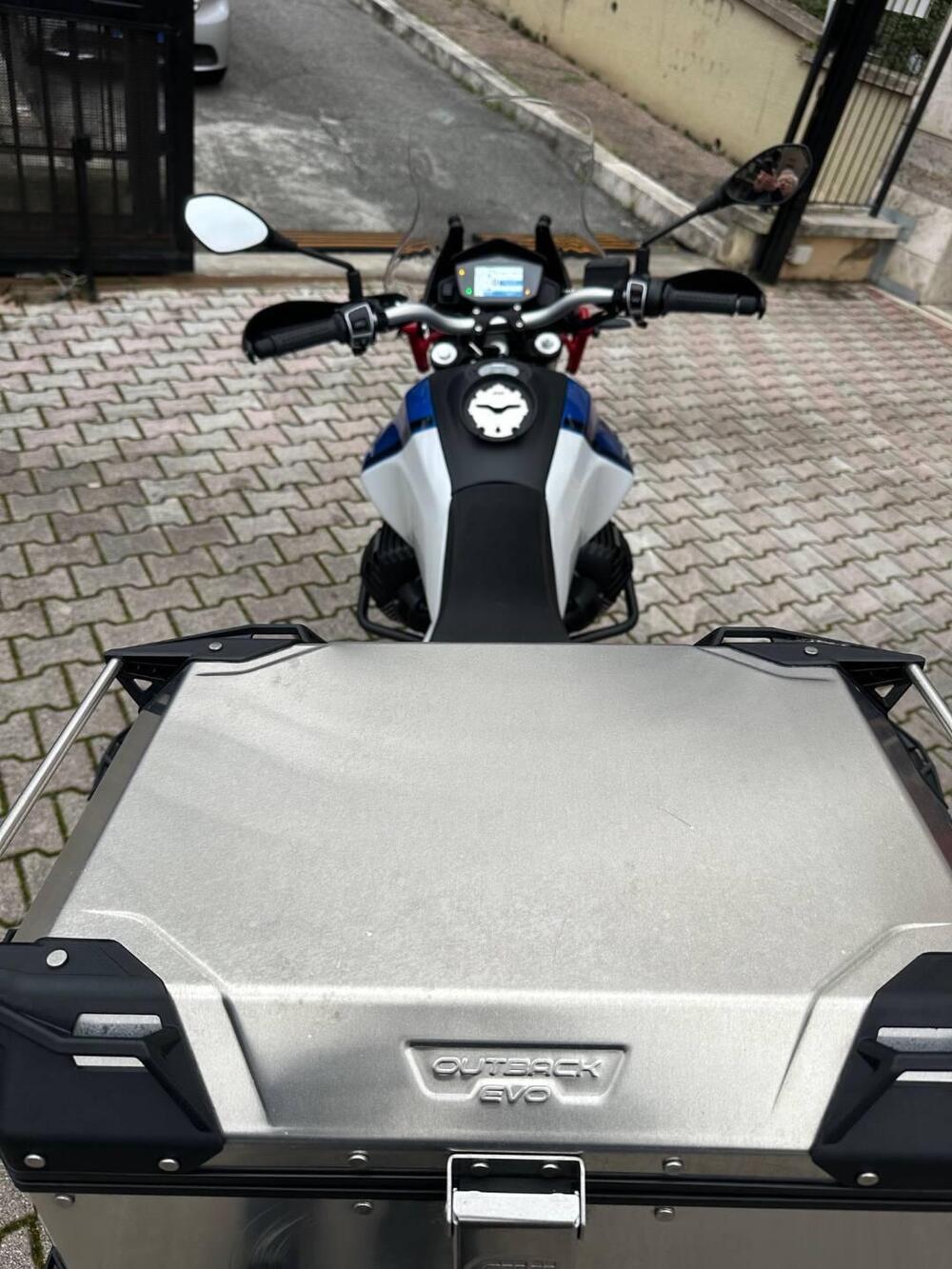 Moto Guzzi V85 TT (2021 - 23) (5)