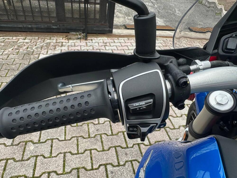 Moto Guzzi V85 TT (2021 - 23) (8)