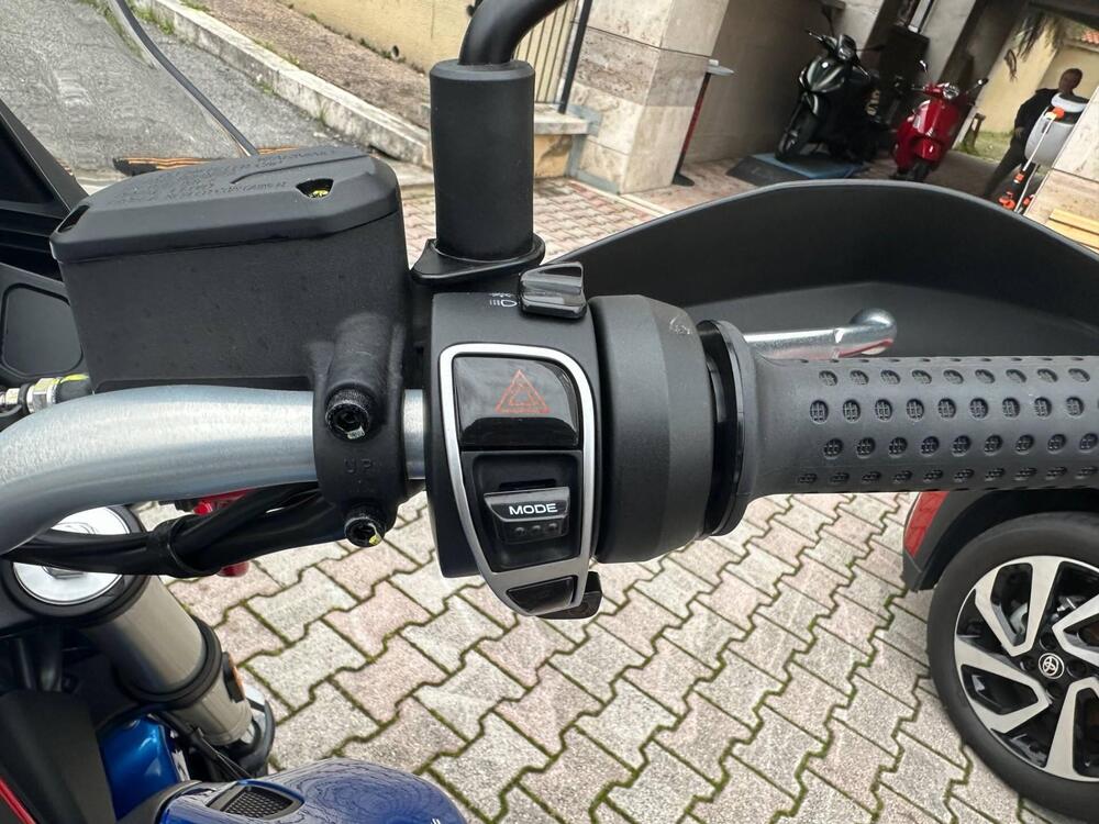 Moto Guzzi V85 TT (2021 - 23) (9)