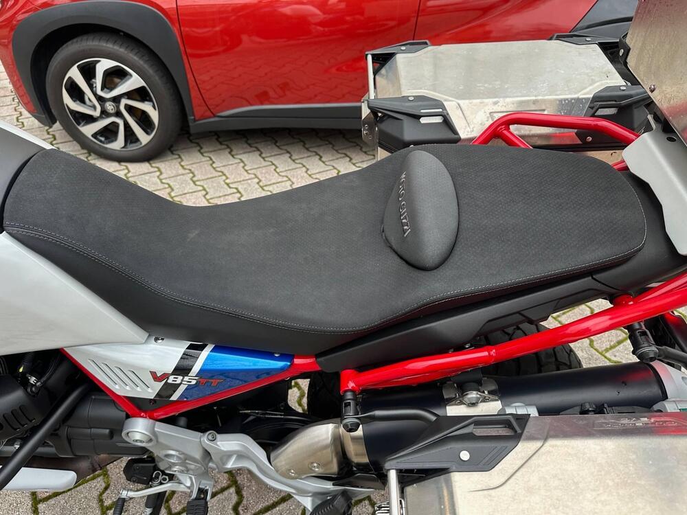Moto Guzzi V85 TT (2021 - 23) (10)