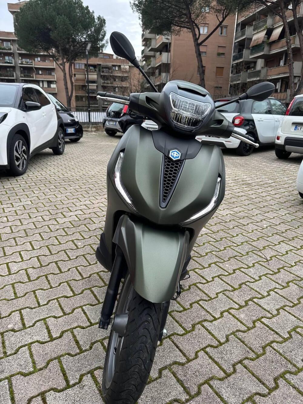 Piaggio Beverly 300 ABS-ASR (2021 - 25) (2)