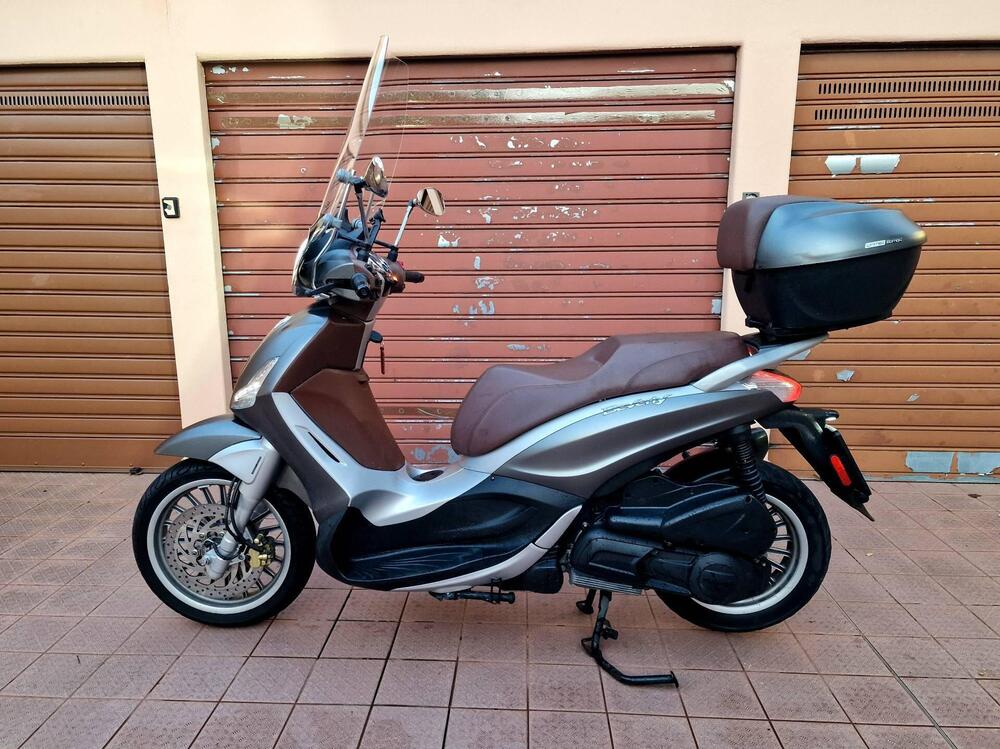 Piaggio Beverly 300 i.e. ABS-ASR (2016 - 20) (2)