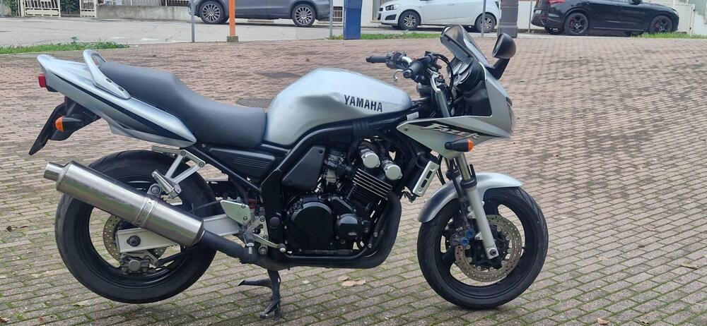 Yamaha FZS 600 Fazer (2002 - 03) (2)