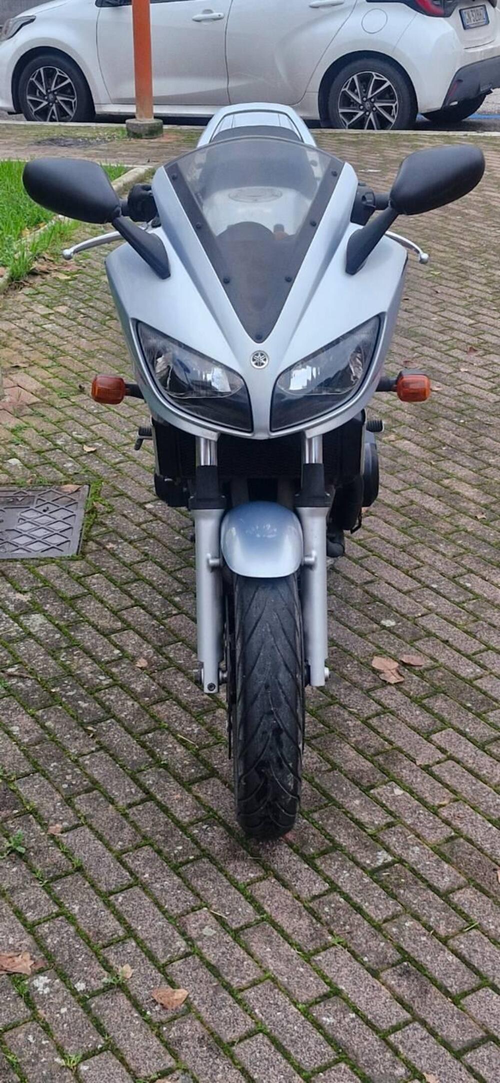 Yamaha FZS 600 Fazer (2002 - 03) (3)
