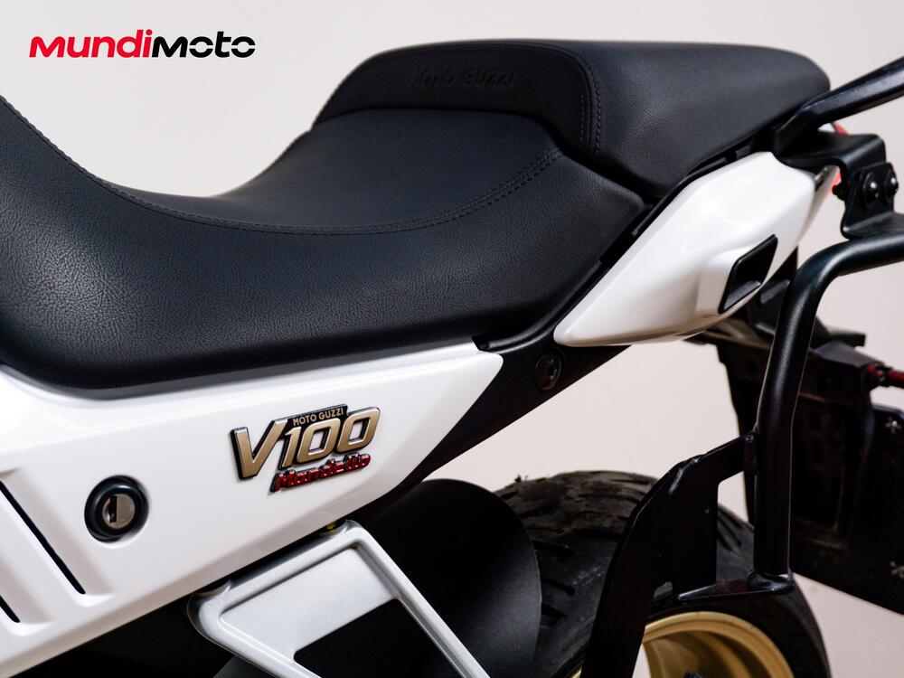 Moto Guzzi V100 Mandello (2022 - 24) (16)