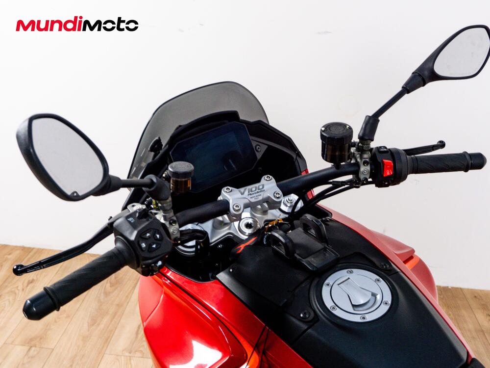 Moto Guzzi V100 Mandello (2022 - 24) (7)