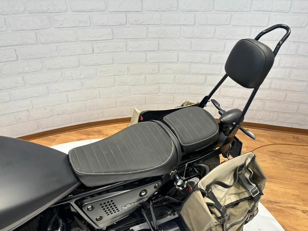 Moto Guzzi V9 Bobber (2021 - 25) (10)