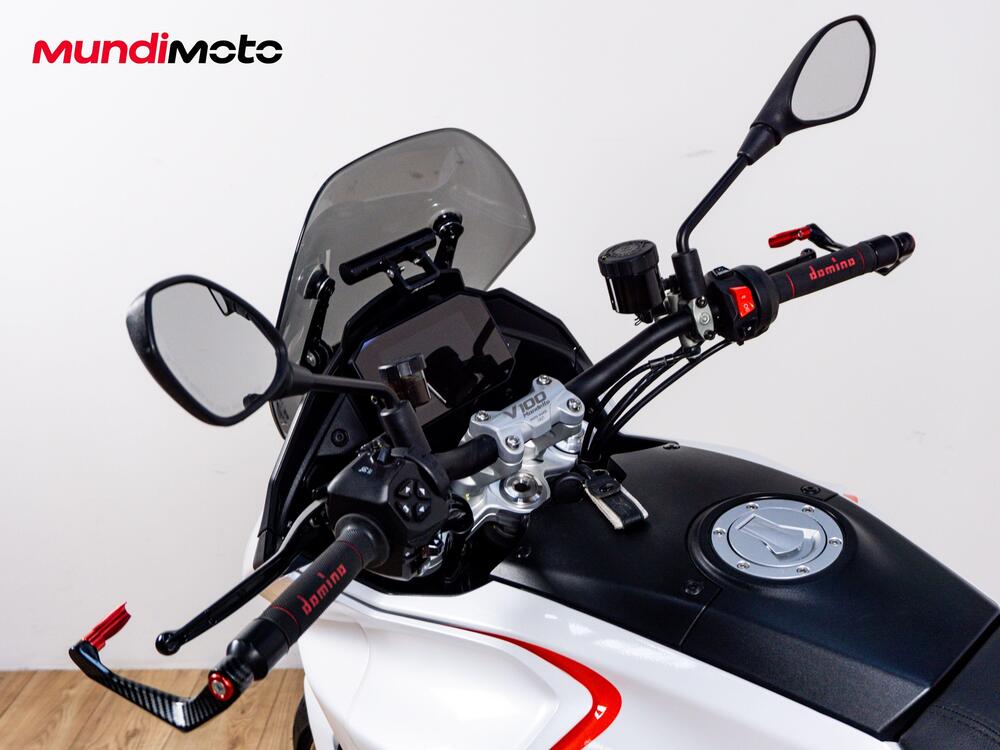 Moto Guzzi V100 Mandello (2022 - 24) (11)