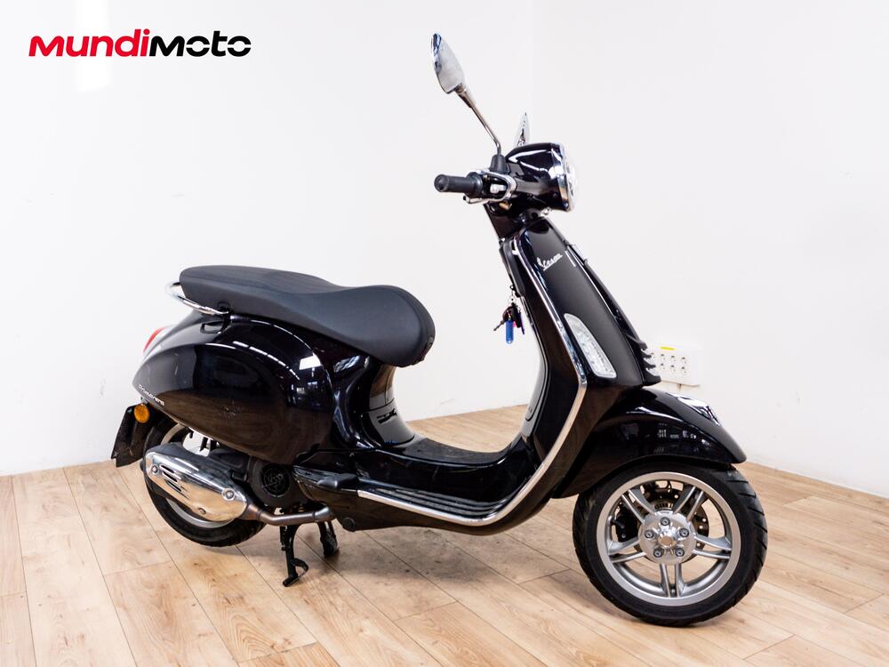 Vespa Primavera 125 Batik (2024 - 26) (2)