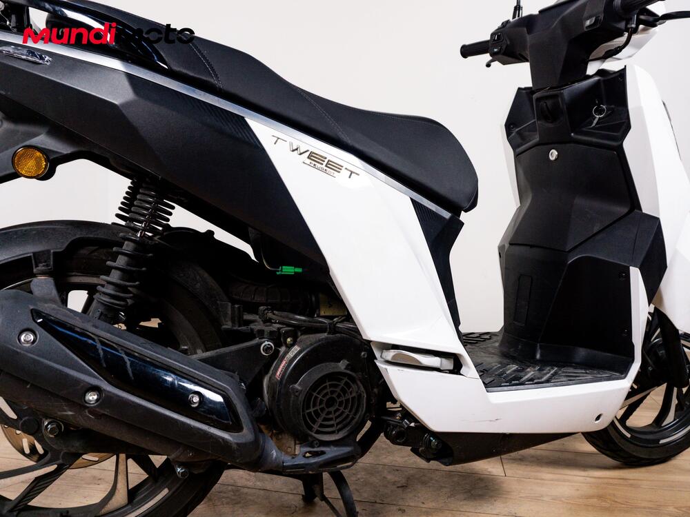 Peugeot Tweet 125 FL GT ABS (2024) (4)