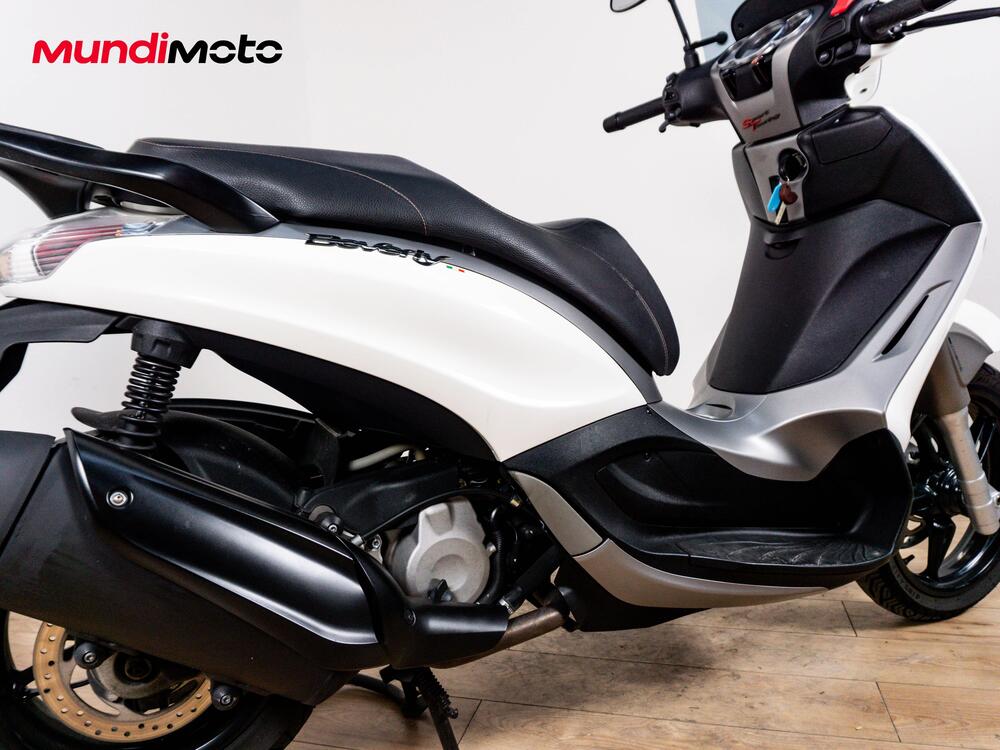 Piaggio Beverly 350 SportTouring ie ABS (2011 - 17) (4)