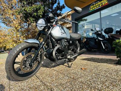 Moto Guzzi V7 Stone (2021 - 24) usata