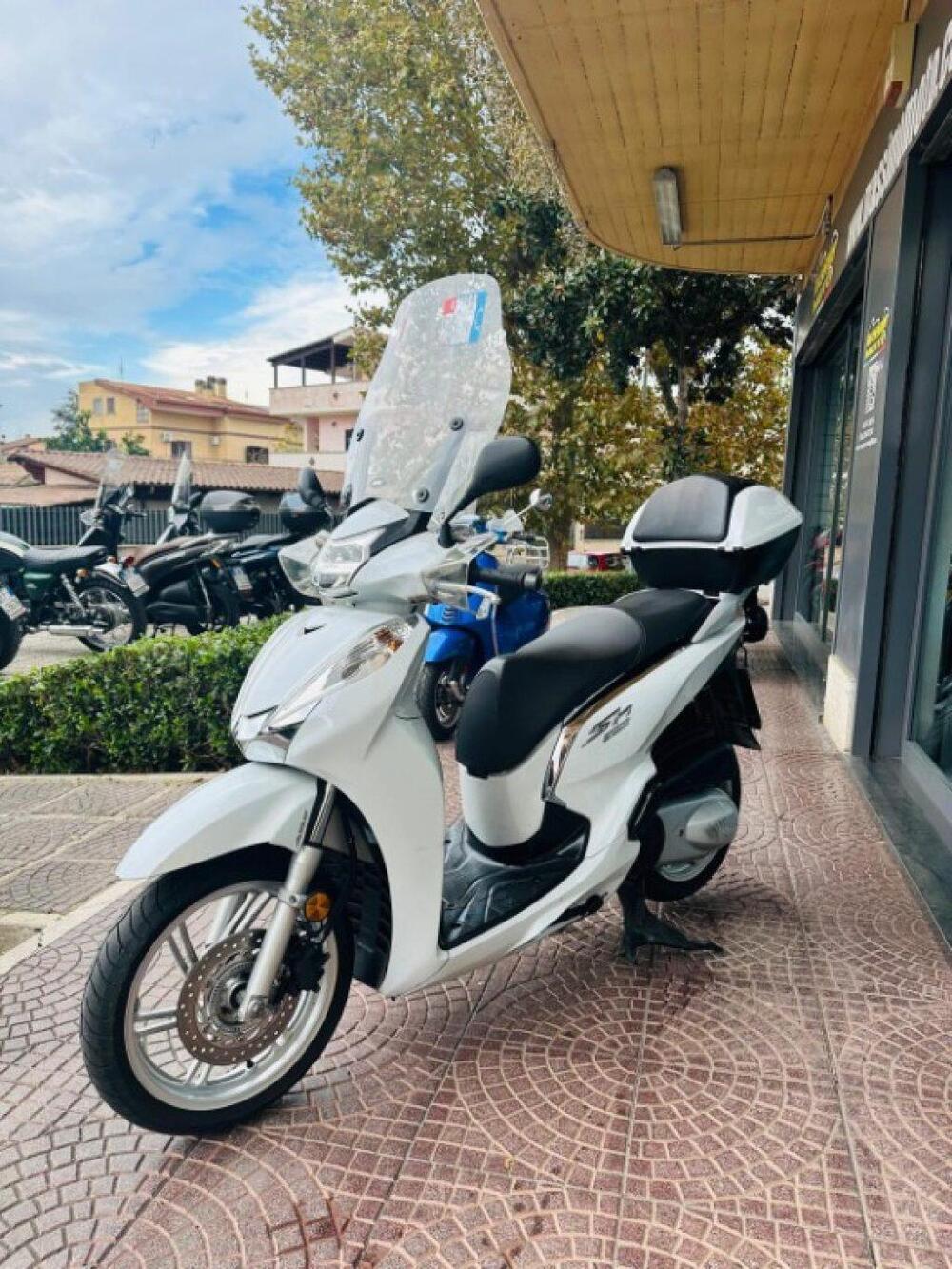 Honda SH 300 i ABS (2016 - 20) (13)