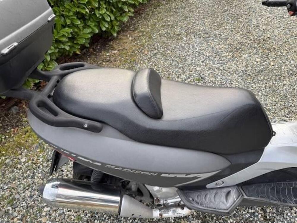 Malaguti Madison 400 4T (8)