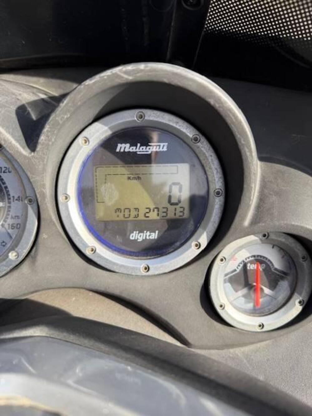 Malaguti Madison 400 4T (9)