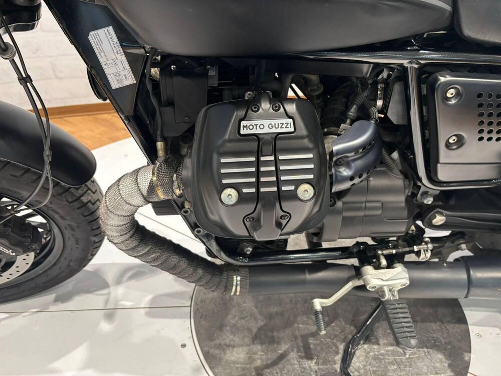 Moto Guzzi V9 Bobber (2021 - 25) (9)