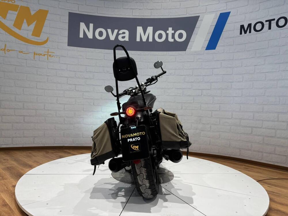 Moto Guzzi V9 Bobber (2021 - 25) (4)