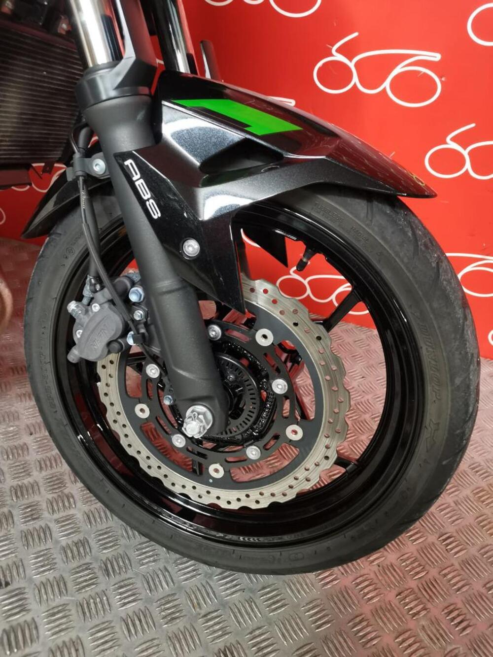 Kawasaki Z 400 (2023) (5)