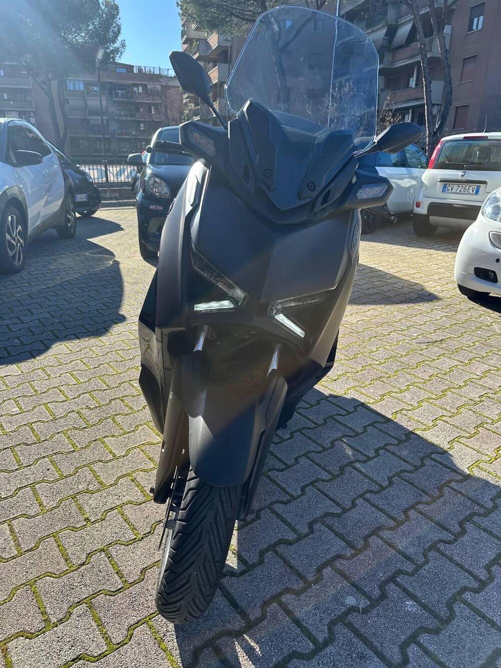 Yamaha X-Max 300 Tech Max (2021 - 24) (2)