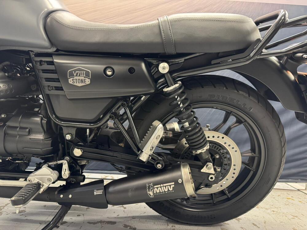 Moto Guzzi V7 III Stone (2017 - 20) (5)