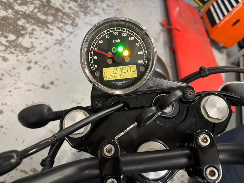 Moto Guzzi V7 III Stone (2017 - 20) (6)