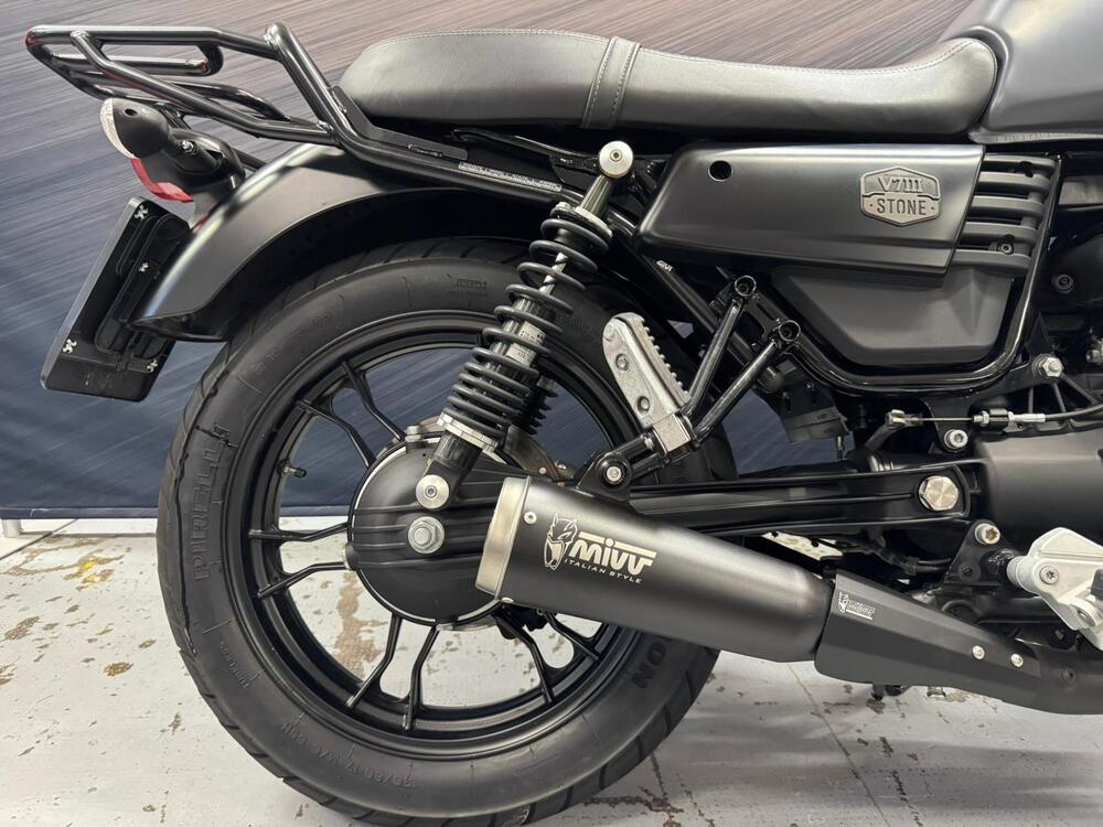 Moto Guzzi V7 III Stone (2017 - 20) (8)
