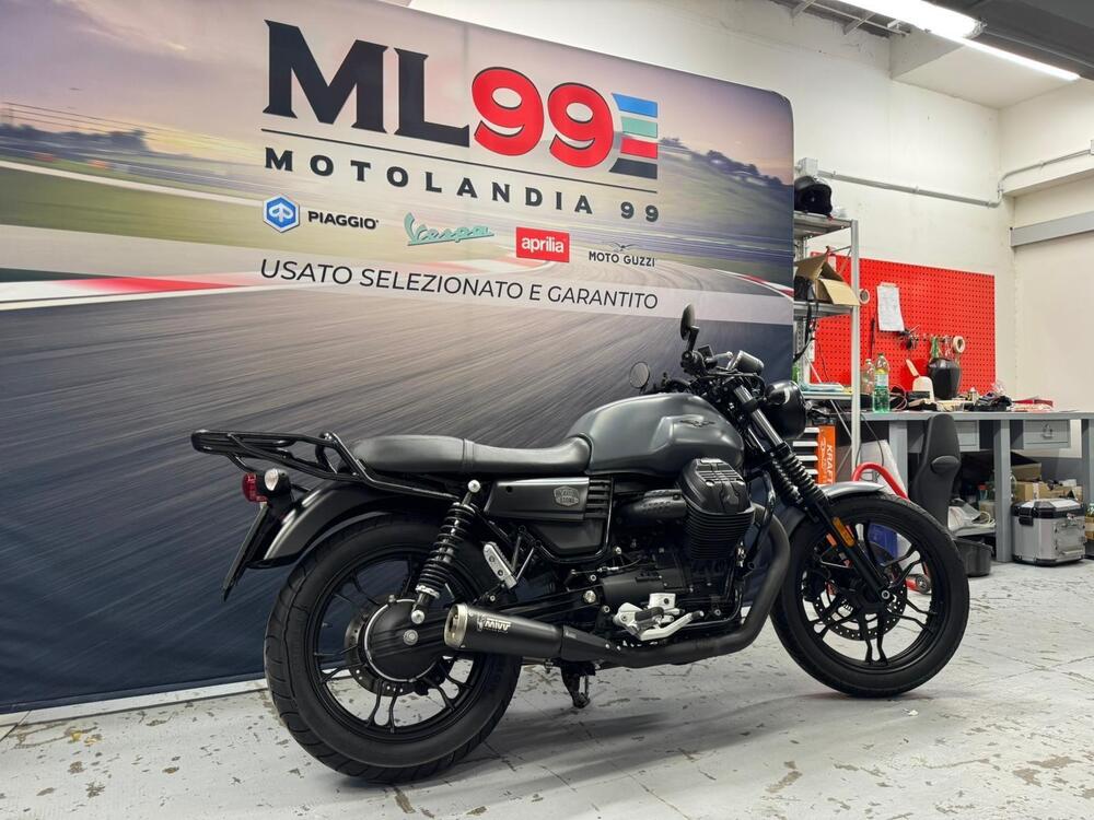 Moto Guzzi V7 III Stone (2017 - 20) (11)