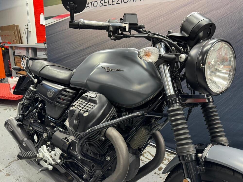 Moto Guzzi V7 III Stone (2017 - 20) (12)