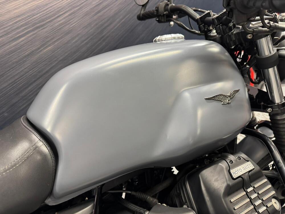 Moto Guzzi V7 III Stone (2017 - 20) (13)