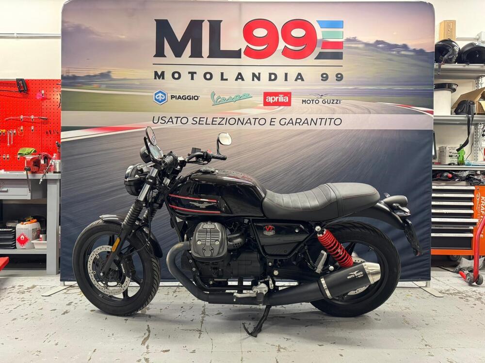 Moto Guzzi V7 Stone Special Edition (2022 - 25) (2)