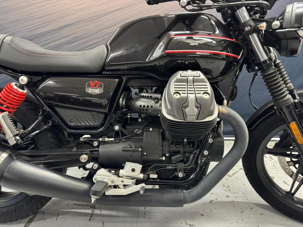 Moto Guzzi V7 Stone Special Edition (2022 - 25) (9)